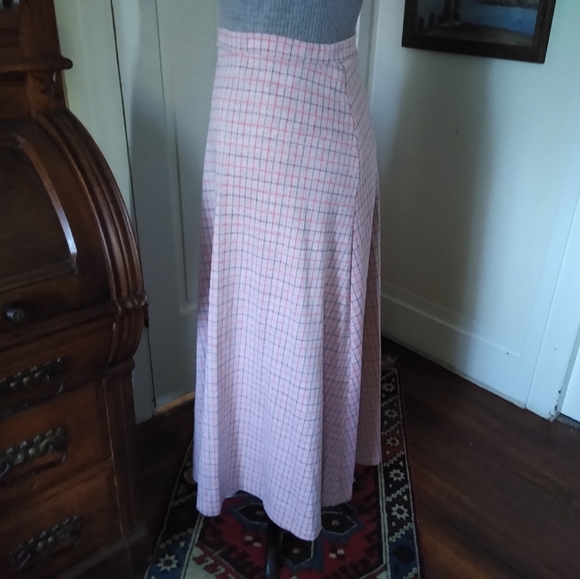 VINTAGE Maxi Gray Polyester Skirt with Red, Black and Metallic Silver Grid - Picture 5 of 6